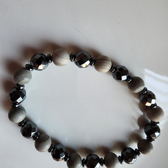 Sophisticated Silver and Gray Beaded Bracelet - Picture 4 of 4